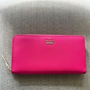 Kate Spade Outlet Bright Pink Zipper Wallet Like New